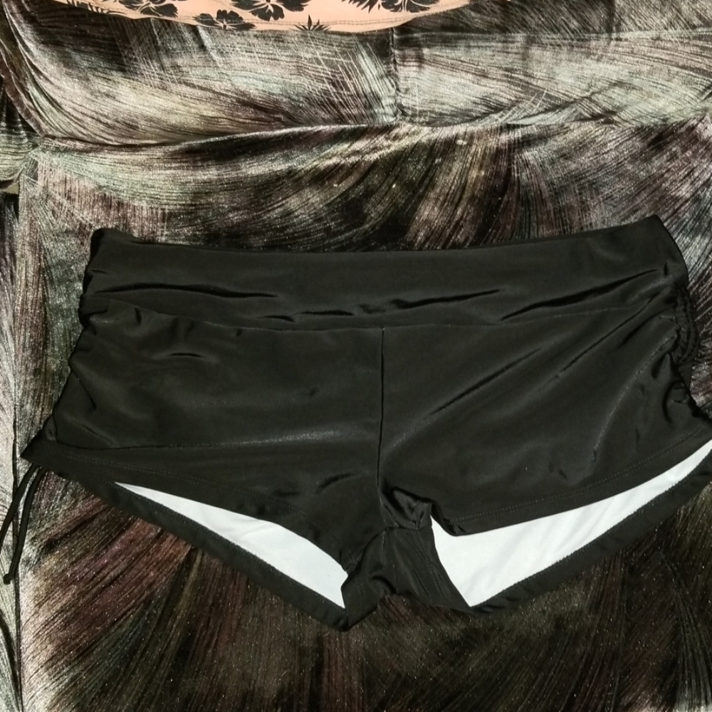 Women's Swimsuit - Picture 3 of 4